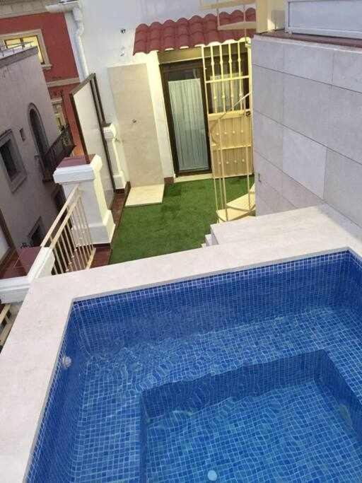 Atico Con Piscina Junto Catedral De Sevilla Екстериор снимка