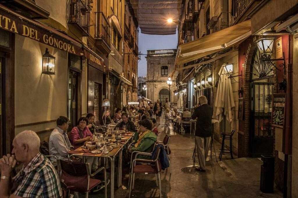 Atico Con Piscina Junto Catedral De Sevilla Екстериор снимка